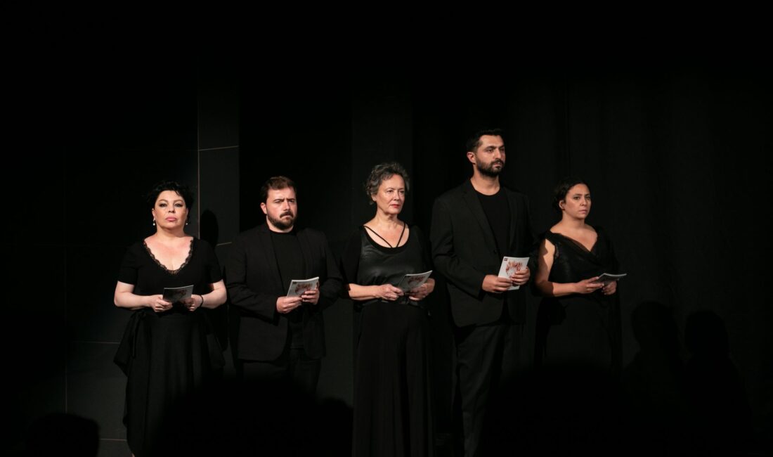 İzmir Şehir Tiyatroları’ndan Nazım Hikmet’in ölüm yıl dönümüne özel etkinlik İzmir Şehir Tiyatroları, çağdaş Türk şiirinin en önemli isimlerinden Nazım