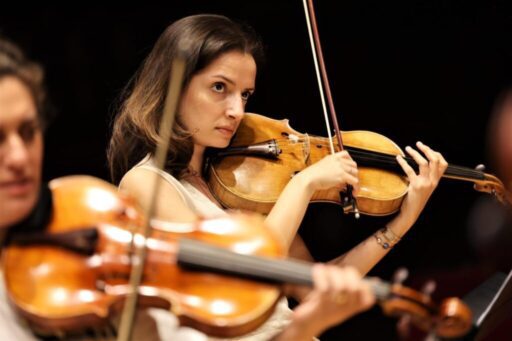 İzmir Büyükşehir Belediyesi çatısı altında faaliyete geçen İzmir Oda Orkestrası,