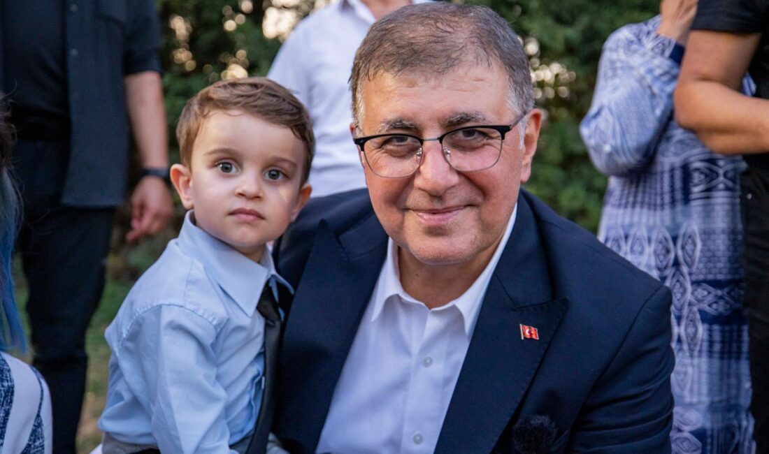 İzmir Büyükşehir Belediyesi Yuvamız İzmir Çocuk Etkinlik Merkezleri’nde mezuniyet sevinci