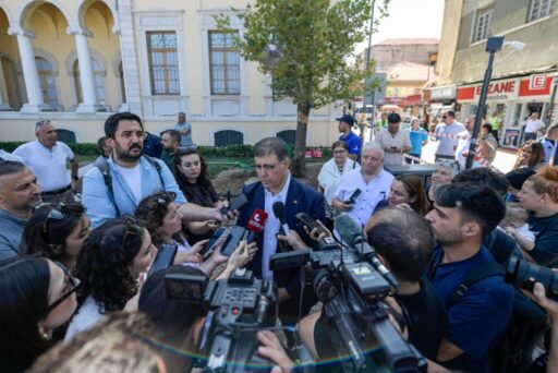 Kent gündemindeki konulara ilişkin basın mensuplarının sorularını yanıtlayan İzmir Büyükşehir