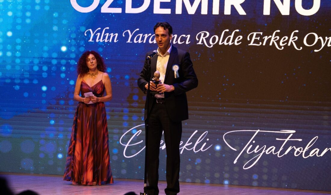 Türk tiyatrosunun duayeni, akademisyen, yönetmen, yazar ve çevirmen  Prof. Dr.