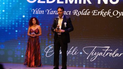 Türk tiyatrosunun duayeni, akademisyen, yönetmen, yazar ve çevirmen  Prof. Dr.