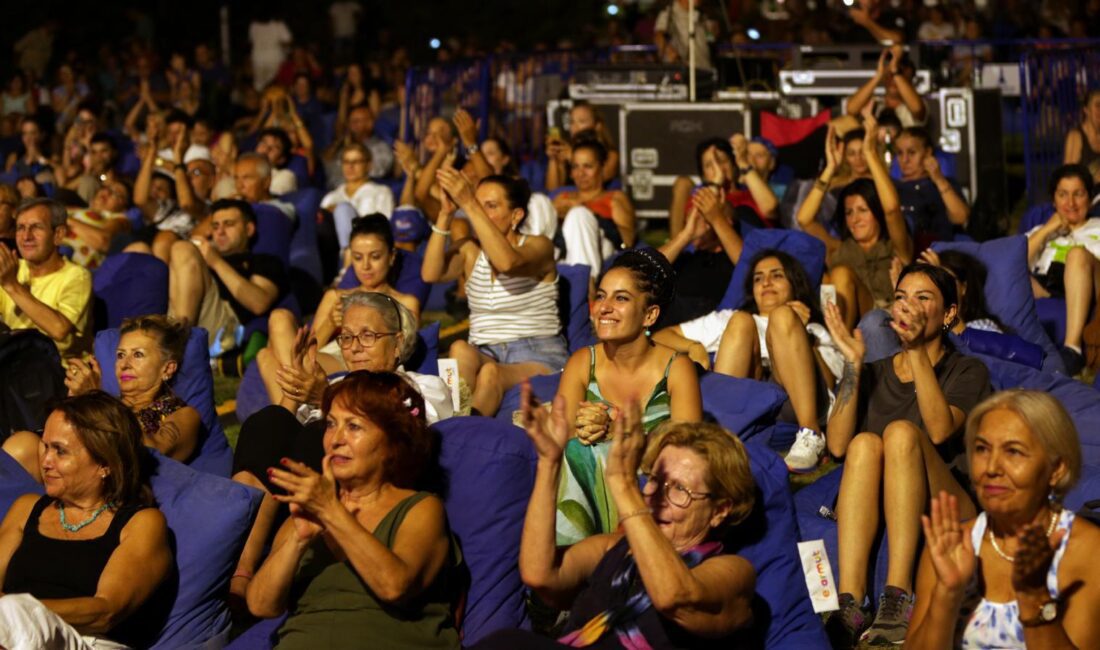 İzmir Büyükşehir Belediyesi tarafından düzenlenen Çim Konserleri, 1 Temmuz-26 Ağustos