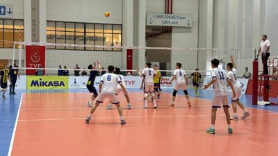 İzmir Büyükşehir Belediyesi ile Türkiye Voleybol Federasyonu’nun iş birliğiyle düzenlenen