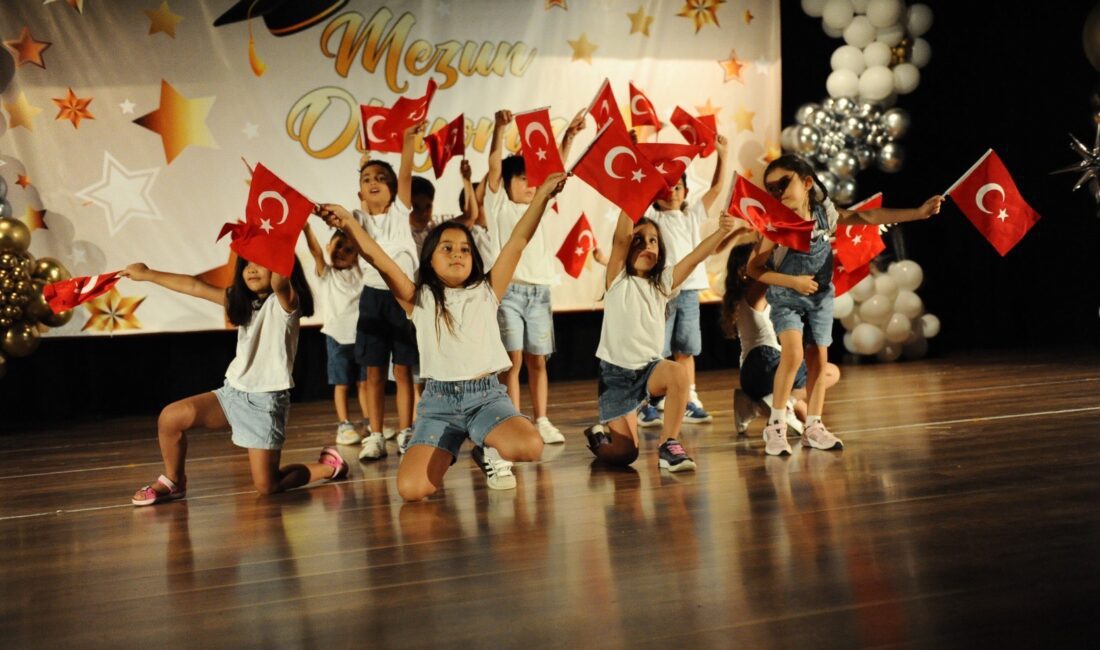 Karşıyaka Belediyesi bünyesindeki anaokullarında 2024-2025 yılı birbirinden renkli gösterilerle tamamlandı.