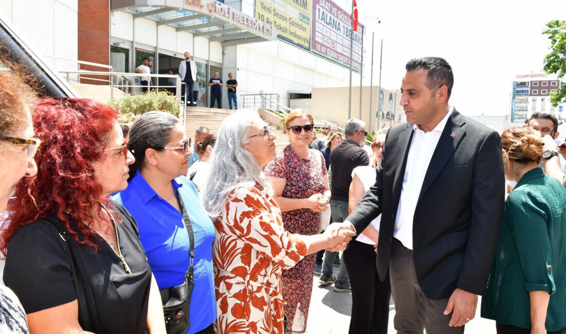 Çiğli Belediyesi’nden Ferdi Zeyrek’e vefa: Lokantada ücretsiz yemek, belediye önünde lokma ikramı Geçtiğimiz günlerde elim bir kaza sonucu hayatını kaybeden Manisa Büyükşehir
