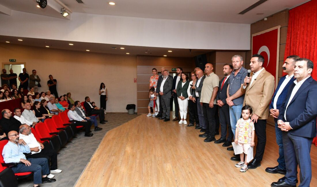 Başkan Yıldız, mesai arkadaşlarıyla bayramlaştı Çiğli Belediye Başkanı Onur Emrah Yıldız, Kurban Bayramı öncesinde belediye