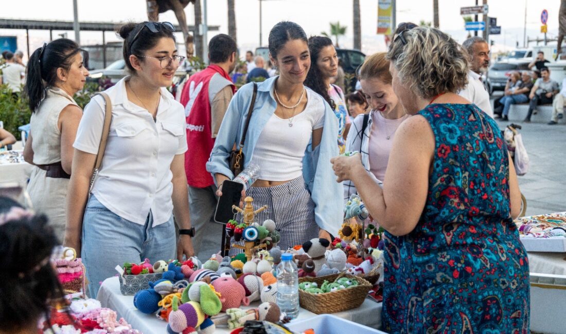 Kadın üreticileri desteklemek ve yaz akşamlarını renklendirmek amacıyla Karşıyaka Belediyesi