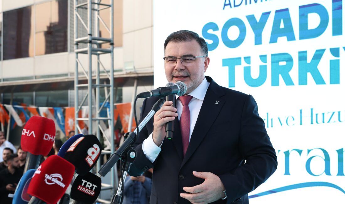 AK Parti İzmir İl Başkanlığı'nın bayramlaşma programında konuşan İl Başkanı