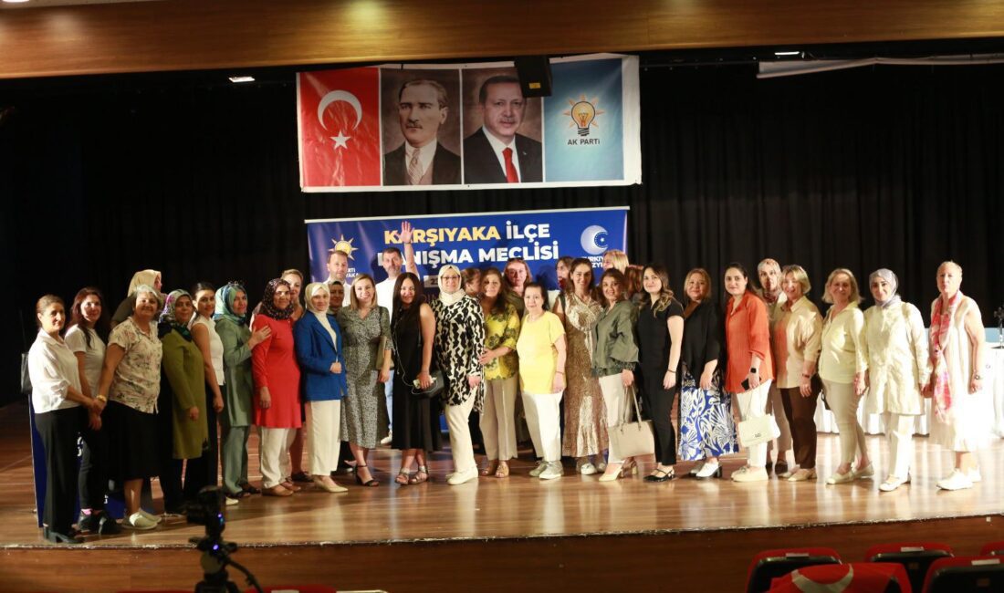 Ahmet Piriştina Kültür Merkezi'nde gerçekleştirilen Danışma Meclisi'ne AK Parti İzmir