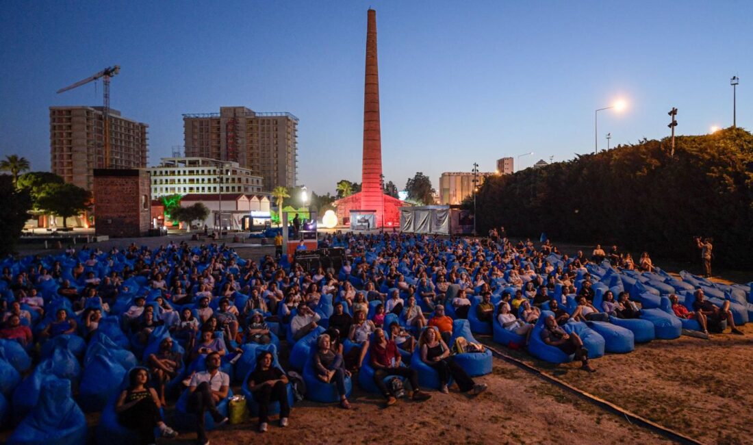 İzmir Büyükşehir Belediyesi’nin Yeniden Sinematek yaz gösterimleri Tarihi Havagazı Fabrikası’nda