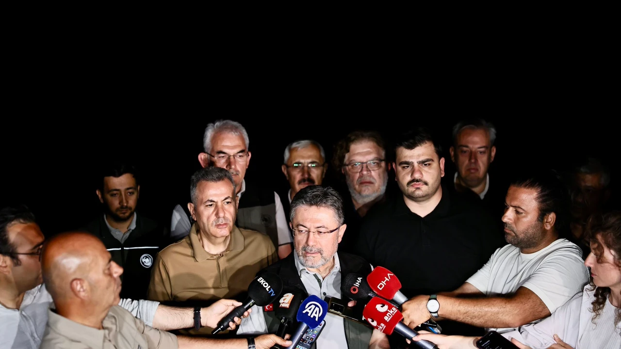 Tarım ve Orman Bakanı İbrahim Yumaklı, İzmir’deki orman yangınına ilişkin