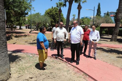 Menderes Belediye Başkanı İlkay Çiçek, sahadaki çalışmaları yerinde inceledi.