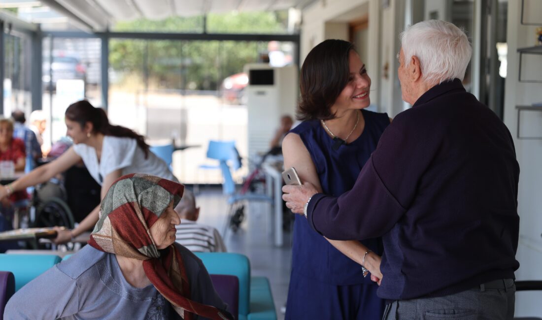 Karabağlar Belediye Başkanı Helil Kınay, Kurban Bayramı dolayısıyla Karabağlar ilçesinde