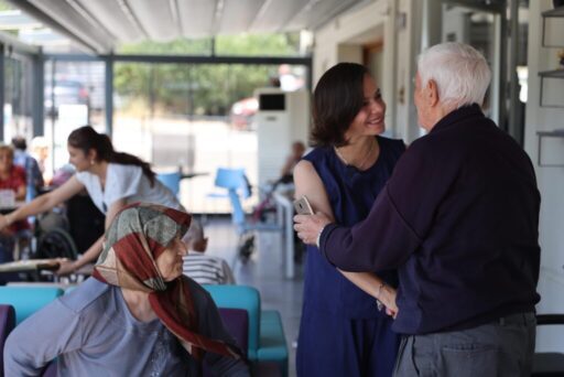 Karabağlar Belediye Başkanı Helil Kınay, Kurban Bayramı dolayısıyla Karabağlar ilçesinde
