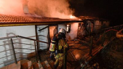 İzmir itfaiyesi, orman ekipleri ve çevre illerden gelen destek ekiplerinin