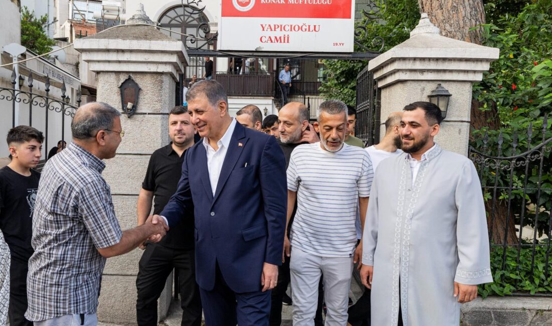 İzmir Büyükşehir Belediye Başkanı Dr. Cemil Tugay, Kurban Bayramı namazını