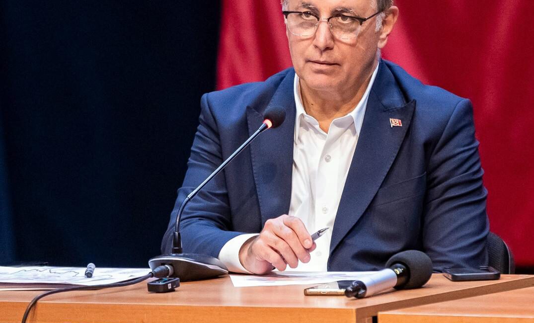 İzmir Büyükşehir Belediye Başkanı Dr. Cemil Tugay, Türk-İş Genel Başkanı