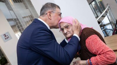 İzmir Büyükşehir Belediye Başkanı Dr. Cemil Tugay, İzmir Büyükşehir Belediyesi’ne