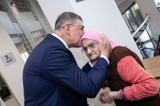 İzmir Büyükşehir Belediye Başkanı Dr. Cemil Tugay, İzmir Büyükşehir Belediyesi’ne