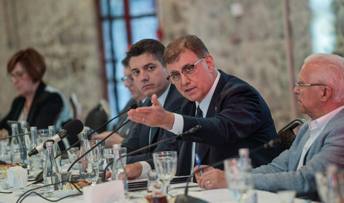 İzmir Büyükşehir Belediye Başkanı Dr. Cemil Tugay İzmir Ekonomik Kalkınma