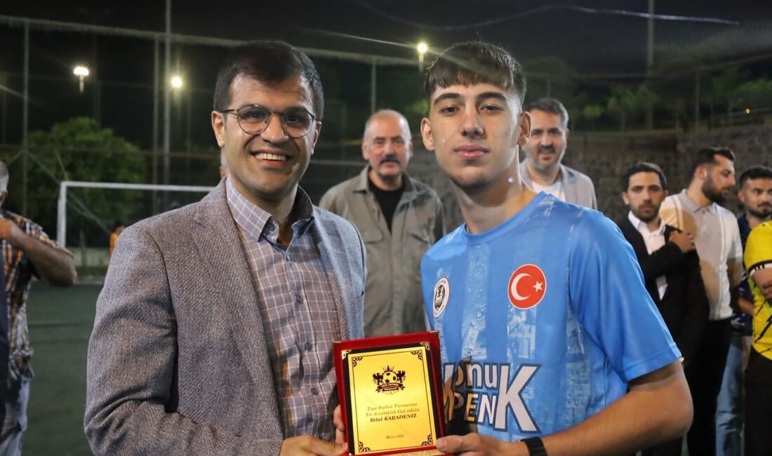 Bayraklı Cengizhan Mahallesi'nde düzenlenen TEPE Futbol Turnuvası finaline katılan Bilal