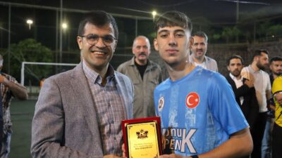 Bayraklı Cengizhan Mahallesi'nde düzenlenen TEPE Futbol Turnuvası finaline katılan Bilal
