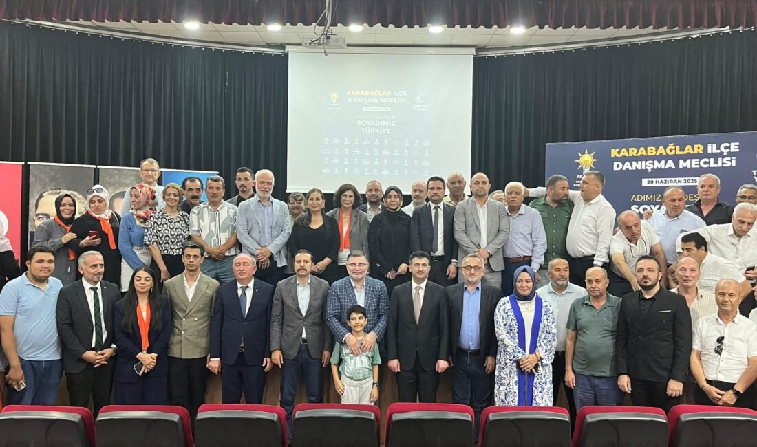 AK Parti Karabağlar İlçe Danışma Meclisi’nde konuşan AK Parti İzmir