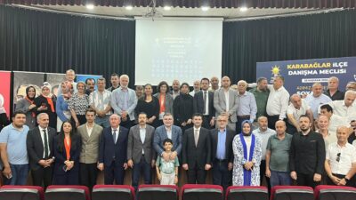 AK Parti Karabağlar İlçe Danışma Meclisi’nde konuşan AK Parti İzmir
