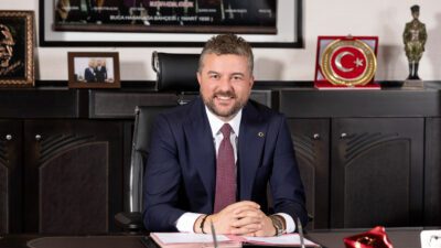 Buca Belediye Başkanı Mimar Görkem Duman, maaş ödemelerinde yaşanan aksaklık