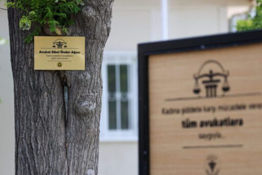 Buca Belediyesi, ilçedeki bir parkı kadına yönelik şiddete karşı mücadele
