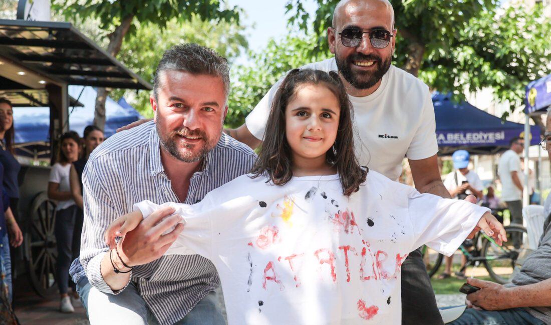 Buca’da ilçenin çınarlarının katılımıyla gerçekleştirilen “Sevginle Büyüdüm, Gücünle Yürüdüm” temalı