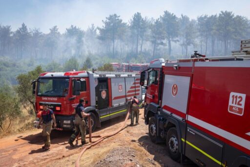 İzmir Büyükşehir Belediyesi, hafta sonu kentin birçok noktasında etkili olan