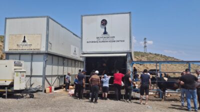 Büyükşehir'den mobil kesim üniteleri, mezbahalar ve kurban kesim çadırlarıyla İzmirlilerin