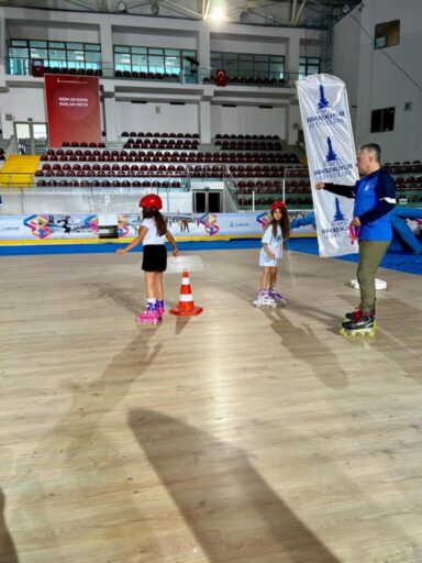 Buz Sporları Salonu'nda tekerlekli paten eğitimi başlıyor