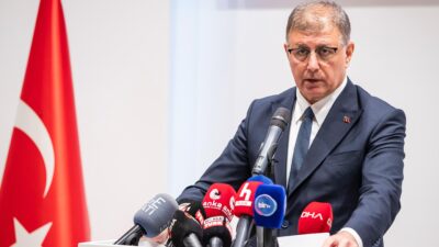 İzmir Büyükşehir Belediye Başkanı Dr. Cemil Tugay, Belediye-İş Sendikası tarafından