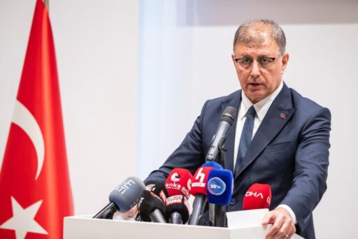 İzmir Büyükşehir Belediye Başkanı Cemil Tugay, geçtiğimiz günlerde Belediye-İş sendikasının