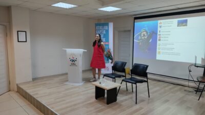 Çiğli Belediyesi’nin ev sahipliğinde düzenlenen “Atıkları Kaptık, Resif Yaptık” adlı