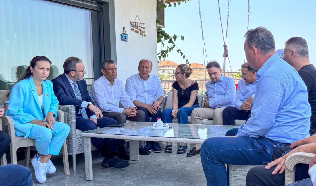 Dr. MEHMET KASAPOĞLU’NDAN MERHUM BAŞKAN ZEYREK’İN AİLESİNE TAZİYE ZİYARETİ Önceki dönem Gençlik ve Spor Bakanı, AK Parti İzmir Milletvekili