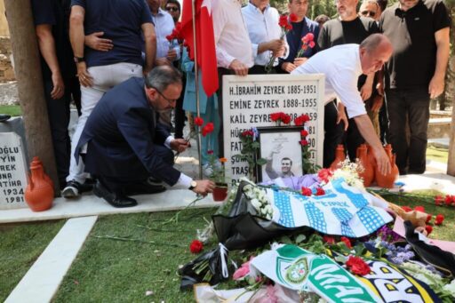 Dr. MEHMET KASAPOĞLU’NDAN MERHUM BAŞKAN ZEYREK’İN AİLESİNE TAZİYE ZİYARETİ