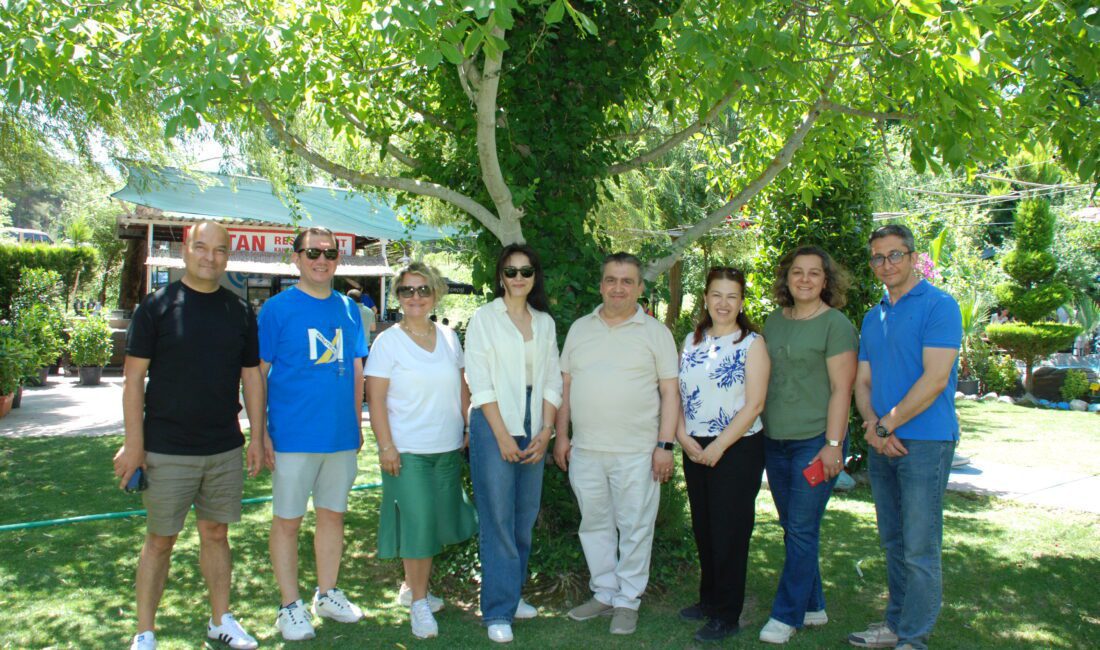 EMD İzmir Şubesi, Nazarköy’de “yaza merhaba” dedi Ekonomi Muhabirleri Derneği (EMD) İzmir Şubesi üyeleri Kemalpaşa Nazarköy’de “Yaza