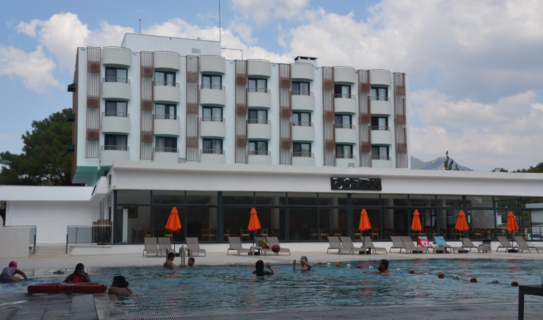 ESPARK OTEL, bakımlı ve hijyen havuzu, çamlar arasındaki piknik alanı,