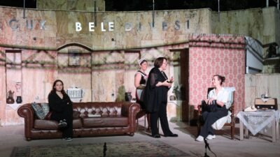 Efes Selçuk Amfi Tiyatro, hem sanata duydukları tutkuyla hem de