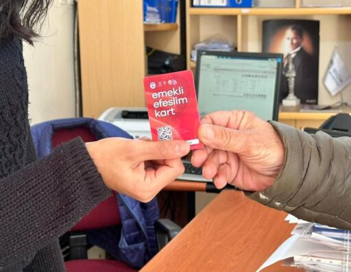 Efes Selçuk Belediyesi, sosyal belediyecilik anlayışıyla hayata geçirdiği “Emekli Efeslim