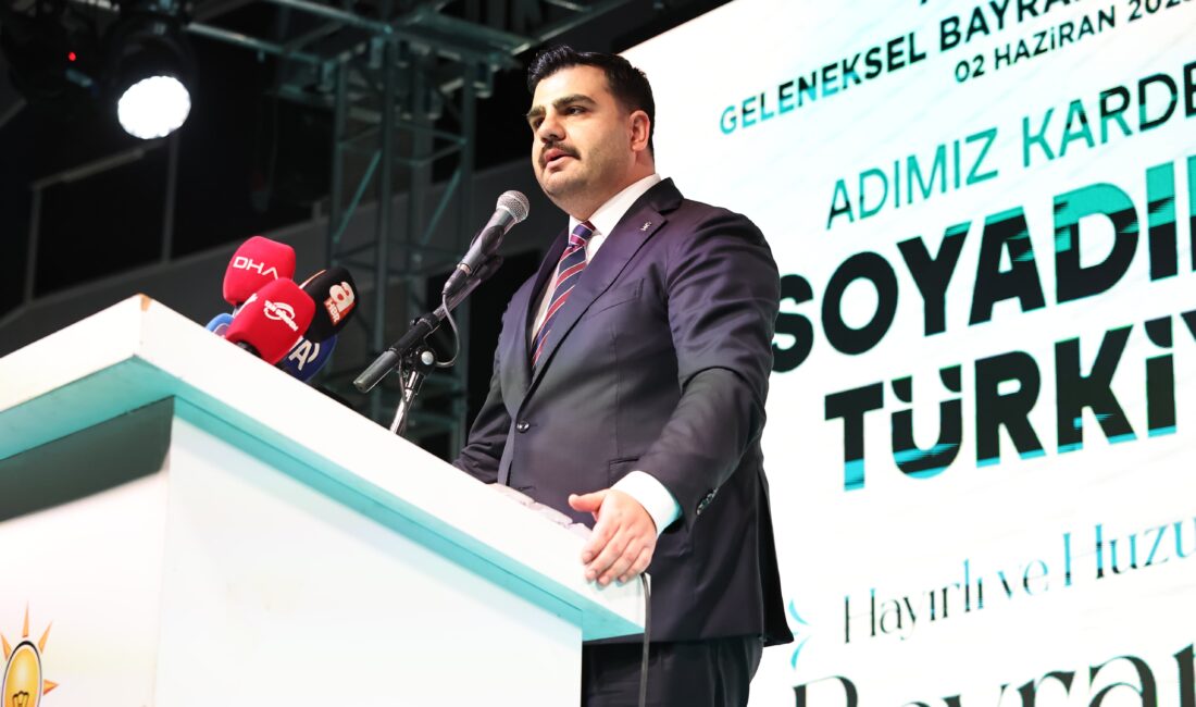 Ak Parti Genel Sekreteri ve İzmir Milletvekili Eyyüp Kadir İnan,