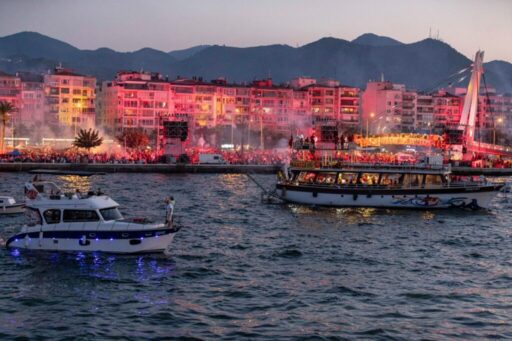 Göztepe’nin 100. yılında gökyüzü sarı-kırmızı