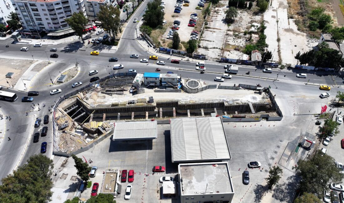 Hastane yolcuları için özel yaya tüneli İzmir Büyükşehir Belediyesi, araç ve yaya trafiğinin yoğun olduğu İzmir