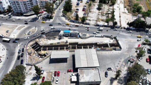 İzmir Büyükşehir Belediyesi, araç ve yaya trafiğinin yoğun olduğu İzmir