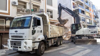 Karşıyaka Belediyesi, halkın can ve mal güvenliği için tehdit oluşturan