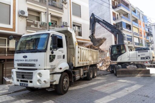 Karşıyaka Belediyesi, halkın can ve mal güvenliği için tehdit oluşturan